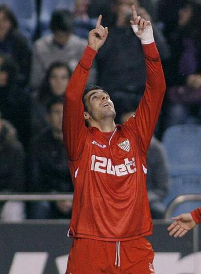 Álvaro Negredo celebra un tanto ante el Deportivo.