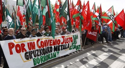 Movilización unitaria de los principales sindicatos en demanda de un convenio del Metal en Gipuzkoa.
