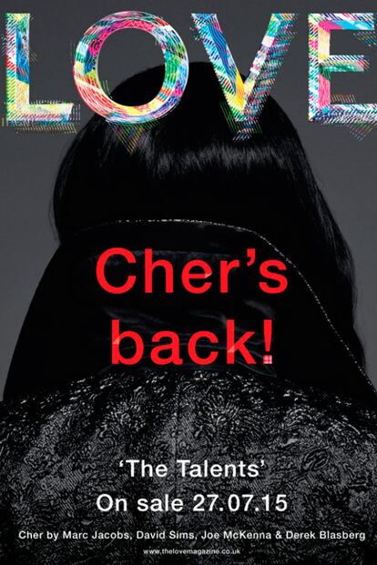 El regreso de Cher. Si hace unos días la legendaria cantante saltaba a los medios por protagonizar la última campaña de Marc Jacobs (después de acudir junto al diseñador a la gala MET), ahora vuelve de la mano de Katie Grand y la revista Love. Bajo el título 'Cher's back!' (un juego de palabras en inglés entre ¡Cher ha vuelto! y ¡La espalda de Cher!), la diva posa en una tétrica portada de la que aún no sabemos si habrá versión alternativa.