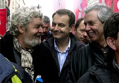 Zapatero, durante la manifestación contra el vertido del petrolero <i>Prestige</i>, esta mañana en Madrid.