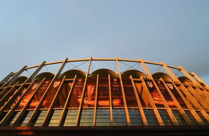 Imagen de la fachada exterior del Estadio Nacional de Bucarest.