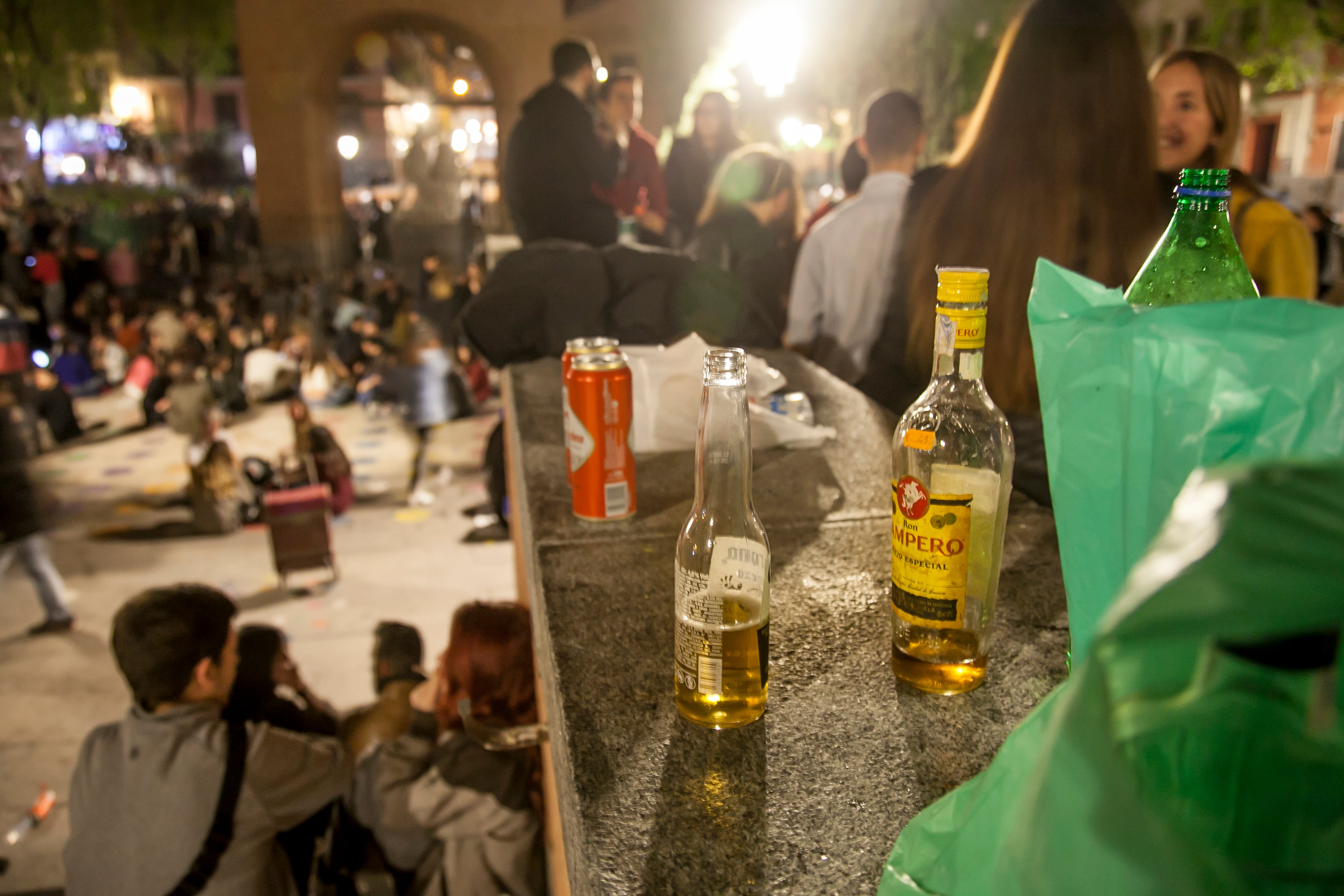 Botellón en la plaza 2 de mayo en 2018.