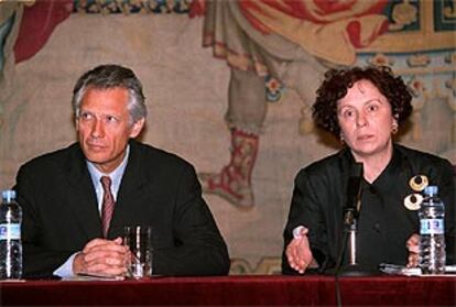 Ana Palacio y su homólogo francés, Dominique Villepin, ayer, durante una rueda de prensa.