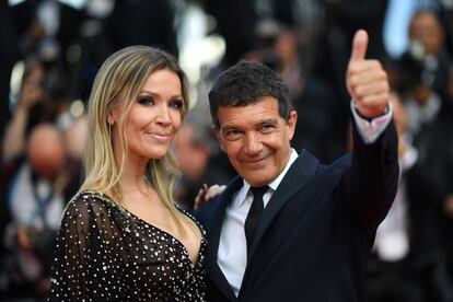 El actor malagueño Antonio Banderas y su pareja, Nicole Kimpel, llegan a la gala.