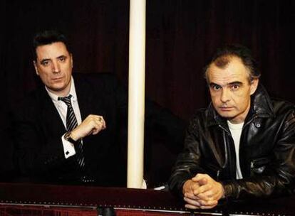 Loquillo y Sabino Méndez, en el Teatro Principal de Zaragoza hace dos semanas.