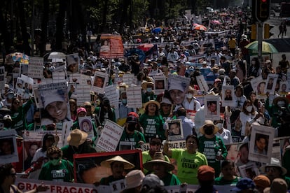 La marcha estuvo conformada por más de 60 colectivos de familiares que son parte del Movimiento por nuestros desaparecidos en México.