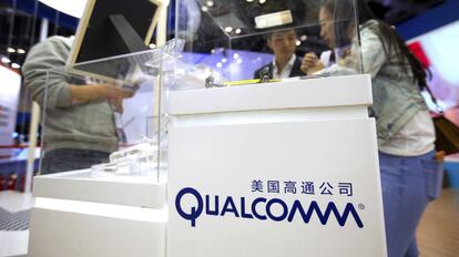 Expositor de productos de Qualcomm en una feria tecnológica