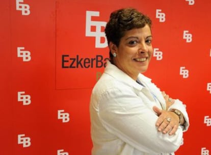 Kontxi Bilbao posa durante la entrevista en la sede de Ezker Batua en Vitoria.
