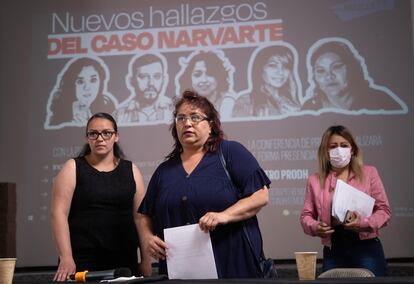 Familiares de las víctimas del 'caso Narvarte', este miércoles, en Ciudad de México.