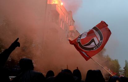 Els grups d'esquerra alemanys marquen els actes del Primer de Maig amb la celebració de la tradicional Walpurgis Night a Berlín, que aquest any ha estat més tranquil·la que en els anteriors.