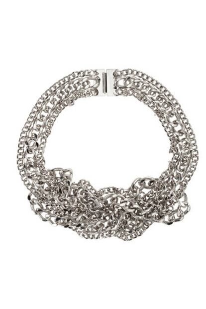 Maxi collar plateado de cadenas de H&M (17,95 euros).