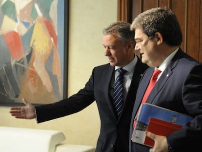 Iñigo Urkullu recibe en la Lehendakaritza al alcalde de Bilbao, Juan Mari Aburto.