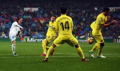 Modric ante los jugadores del Villarreal.