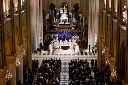 Misa de reapertura de la catedral de Notre Dame, en París (Francia), el pasado 8 de diciembre.