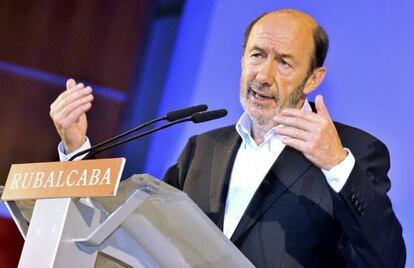 Alfredo Pérez Rubalcaba, durante su intervención en el acto de hoy en Las Palmas de Gran Canaria.