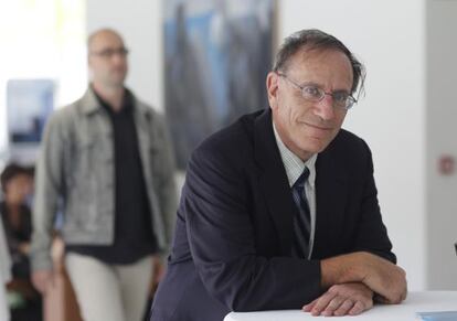 Weisberg posa en el paraninfo de la UPV, durante el congreso de criminología en Bilbao.