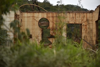 Quase 500 casas foram destruídas ou danificadas na região próxima a barragem de Fundão após o seu rompimento.