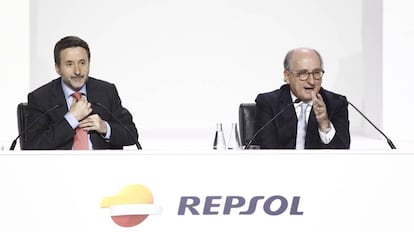 Imaz y Brufau, en la Junta de Accionistas de Repsol en mayo.