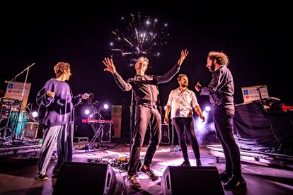 El momento final del concierto de Xoel López con los fuegos artificiales.