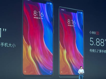 El consejero delegado de Xiaomi, Lei Jun, en la presentación de los Mi 8.