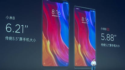 El consejero delegado de Xiaomi, Lei Jun, en la presentación de los Mi 8.