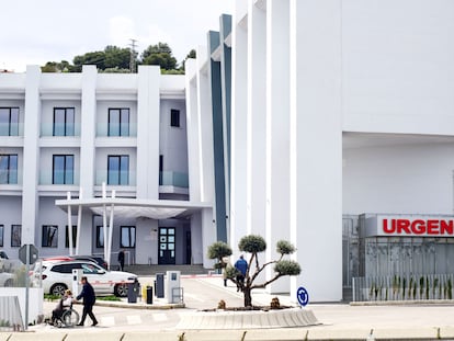 Vista de hospital Hospital Metropolitano de Jaén, este miércoles. La Policía Nacional investiga el abandono ayer, de una mujer de edad avanzada, ya fallecida y en una silla de ruedas, a las puertas de Urgencias del centro hospitalario.