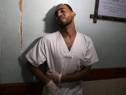 Enfermeiro em um hospital em Gaza na sexta-feira passada