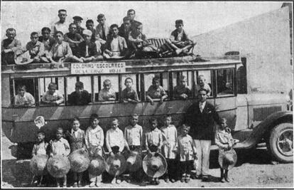 Niños de la colonia de Cruz Roja a su llegada al Cabo de Palos, en Cartagena (Murcia), en 1932.