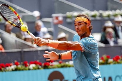 Nadal devuelve de revés, este miércoles en la Caja Mágica.