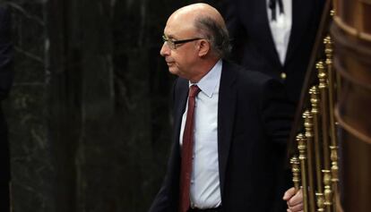 El ministro de Hacienda, Crist&oacute;bal Montoro, tras una intervenci&oacute;n en el pleno del Congreso de los Diputados.