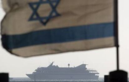 El Mavi Marmara cuando era conducido a la costa israelí en mayo de 2010.