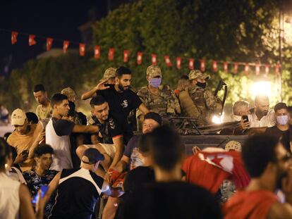 Partidarios del presidente tunecino, Kais Said, en las calles de Túnez el 25 de julio de 2021.