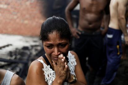 Medio centenar de viviendas han quedado calcinadas tras registrarse un importante incendio este miércoles en la comunidad de Paraisópolis, en Sao Paulo (Brasil).