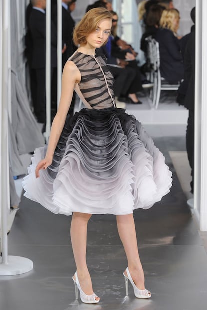 Vestido abullonado de silueta bar de Christian Dior.