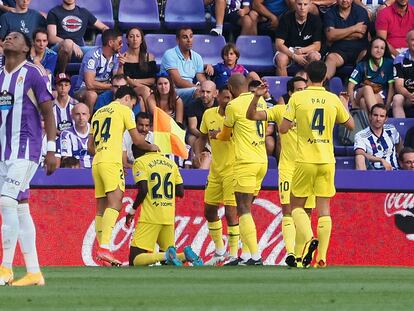 VALLADOLID, 13/08/2022.- El delantero senegalés del Villarreal Nicolas Jackson (3i) celebra su gol durante el partido de la primera jornada de Liga en Primera División que Valladolid y Villarreal disputan hoy sábado en el estadio José Zorrila. EFE/R. GARCÍA
