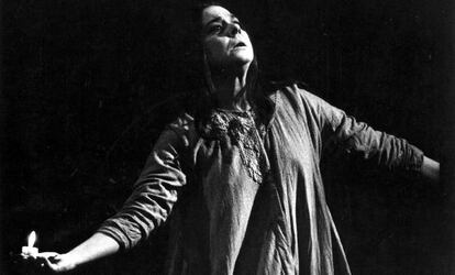Irene Worth como Lady Macbeth.