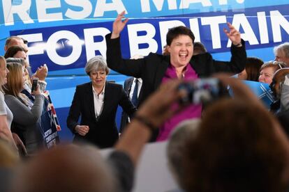 May y Davidson en un acto de campaña el 5 de junio en Edimburgo.