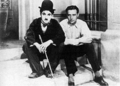 Edgar Neville y Charles Chaplin en el rodaje de 'Luces de la ciudad'.