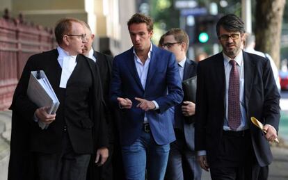 El piloto Giedo van der Garde llega este miércoles a la Corte Suprema del Estado de Victoria (Australia).