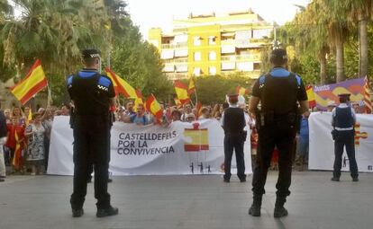 Concentració a Castelldefels en contra de l'adhesió a l'AMI.