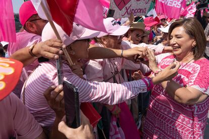 Xóchitl Gálvez en el Zócalo capitalino, este domingo.