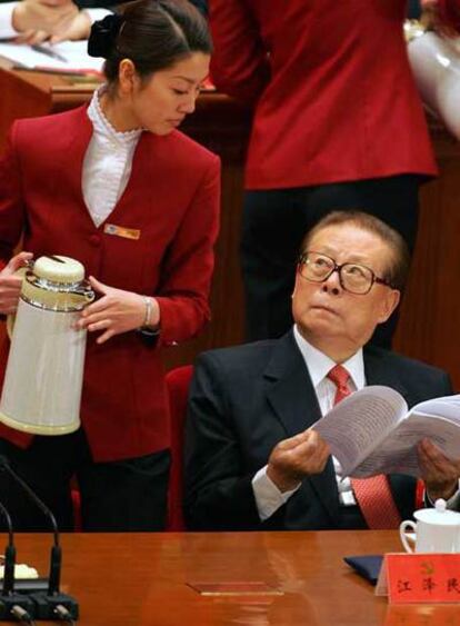 El ex presidente chino Jiang Zemin, durante el último congreso del PCCh.