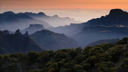 Panorámica al atardecer desde el parador de Cruz de Tejeda, en la isla de Gran Canaria.