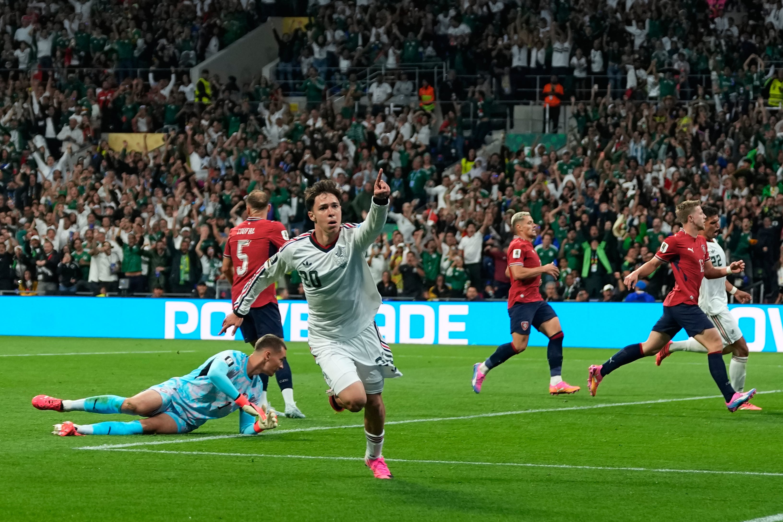 México sueña lindo al ganar, por primera vez, todos sus partidos en la fase de grupos
