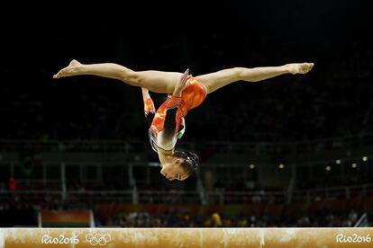 Eythora Thorsdottir (Holanda) en la competición final de gimnasia artística.