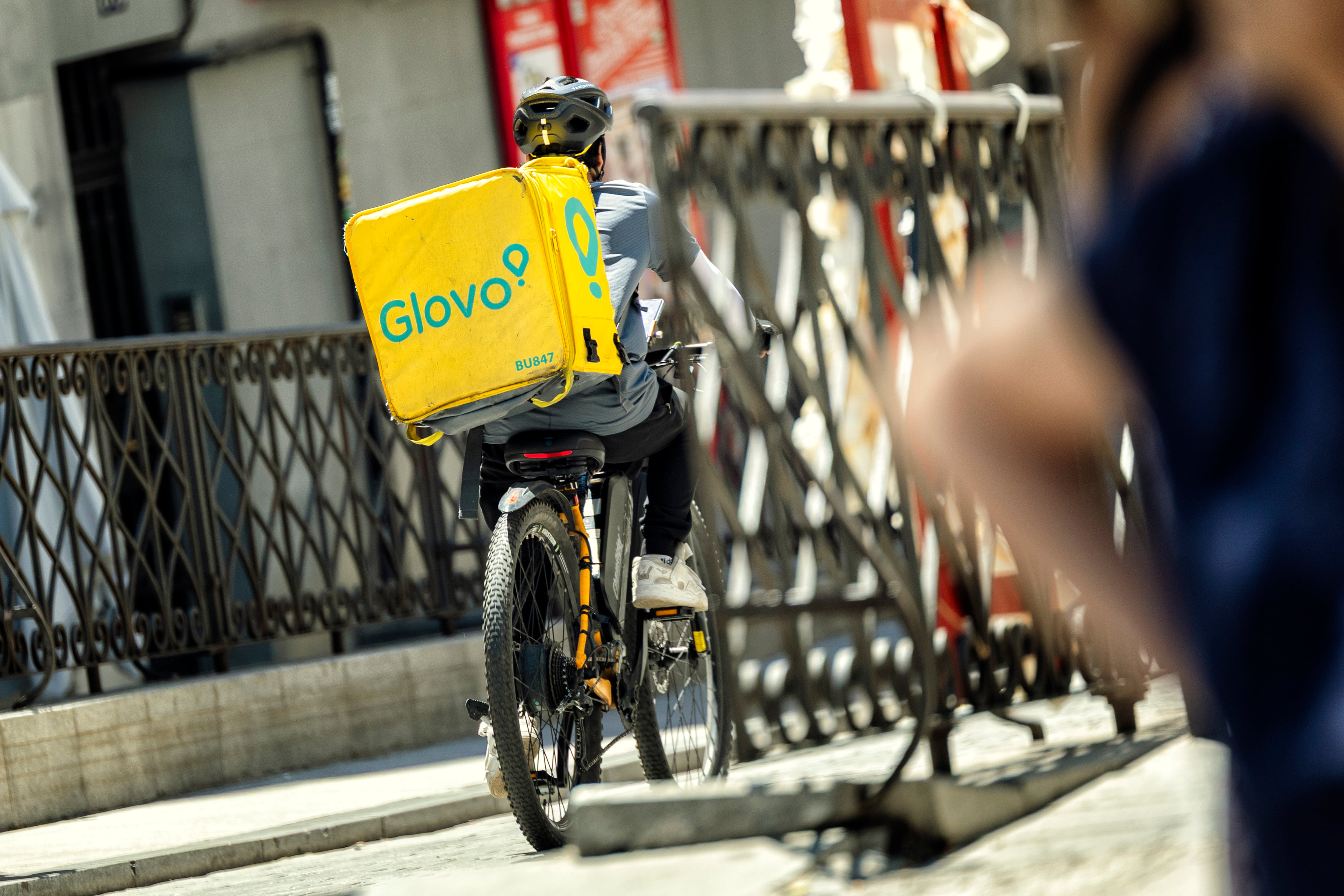 El Tribunal Supremo rechaza paralizar un recurso de casación de Glovo por la consulta al TJUE sobre sus repartidores