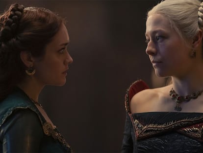 Olivia Cooke (izquierda) y Emma D'Arcy, protagonistas de 'La casa del dragón'.