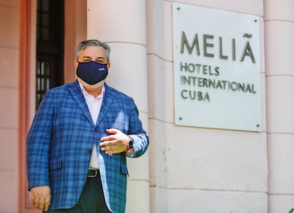 El subdirector general de la hotelera Meliá en Cuba, Francisco Camps, posa en La Habana.