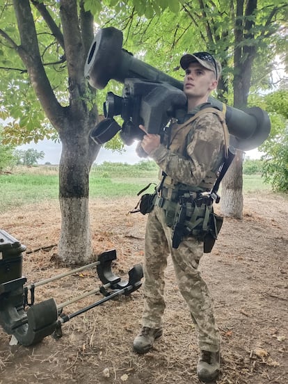 El sargento mayor Serhii Golup, con un misil antitanques Javelin.