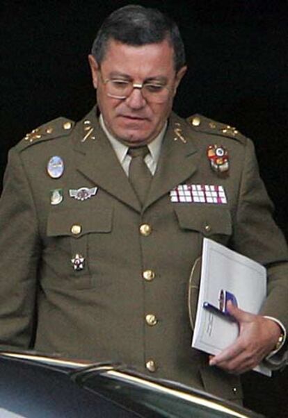 El general Mena, a su salida del Ministerio de Defensa el pasado sábado.